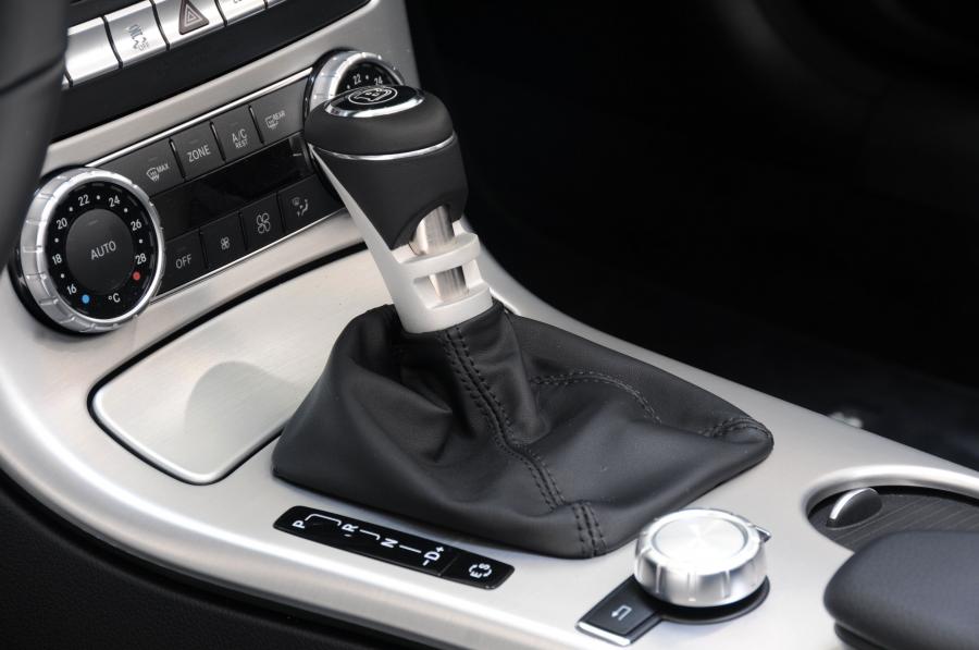  Mercedes-Benz SLK-Class by Brabus 2011 года  (фото 2 из 16)